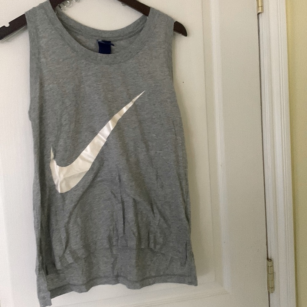 Nike sleeveless work out shirt